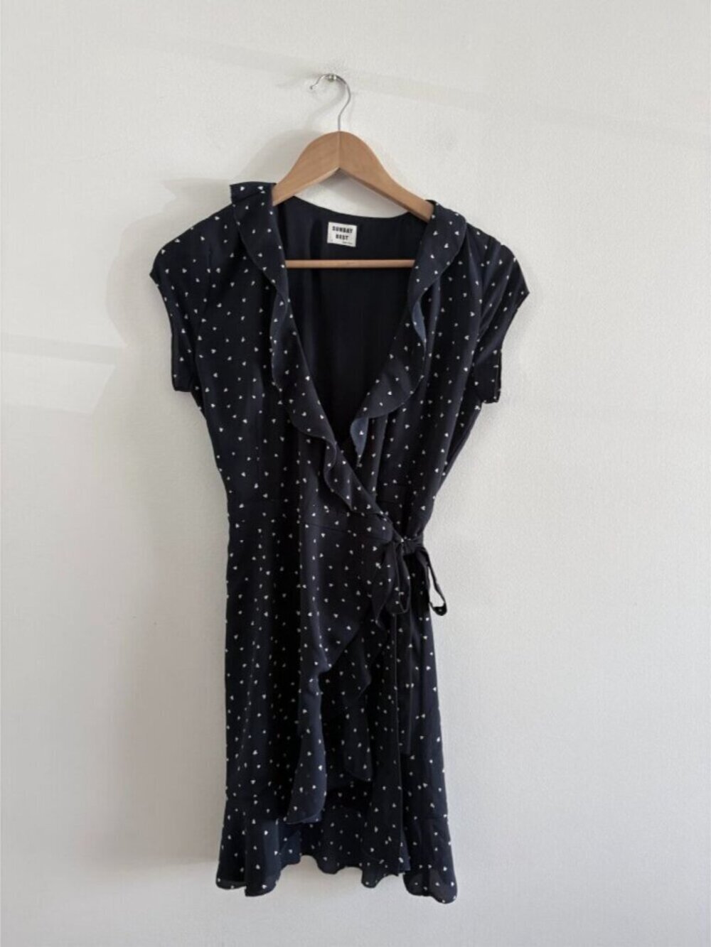 Aritzia Sunday Best New Wrap Dress Ruffle Heart Print Navy Blue Size 0 - Picture 4 of 7